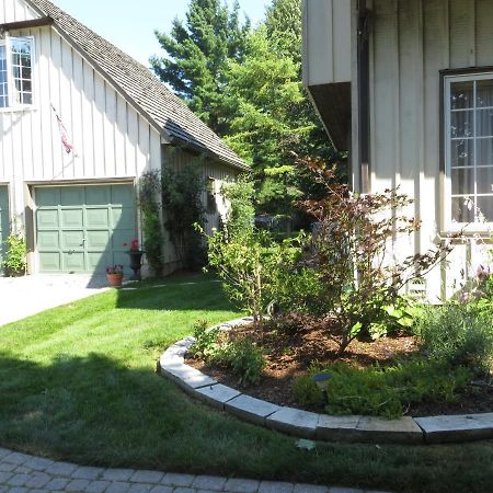Cedar Gables Bed & Breakfast 나이아가라온더레이크 외부 사진