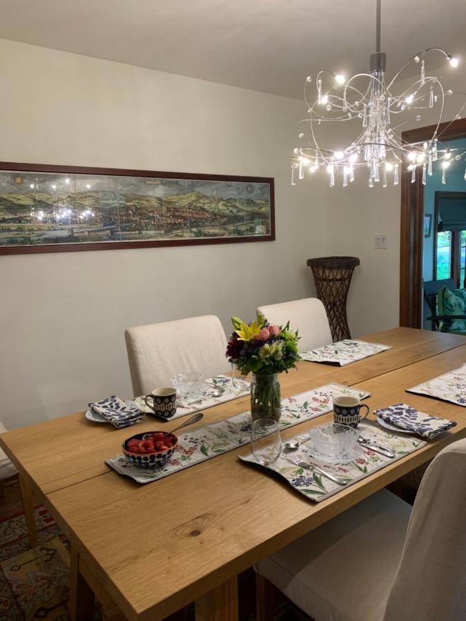 Cedar Gables Bed & Breakfast 나이아가라온더레이크 외부 사진