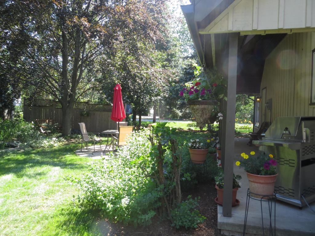 Cedar Gables Bed & Breakfast 나이아가라온더레이크 외부 사진
