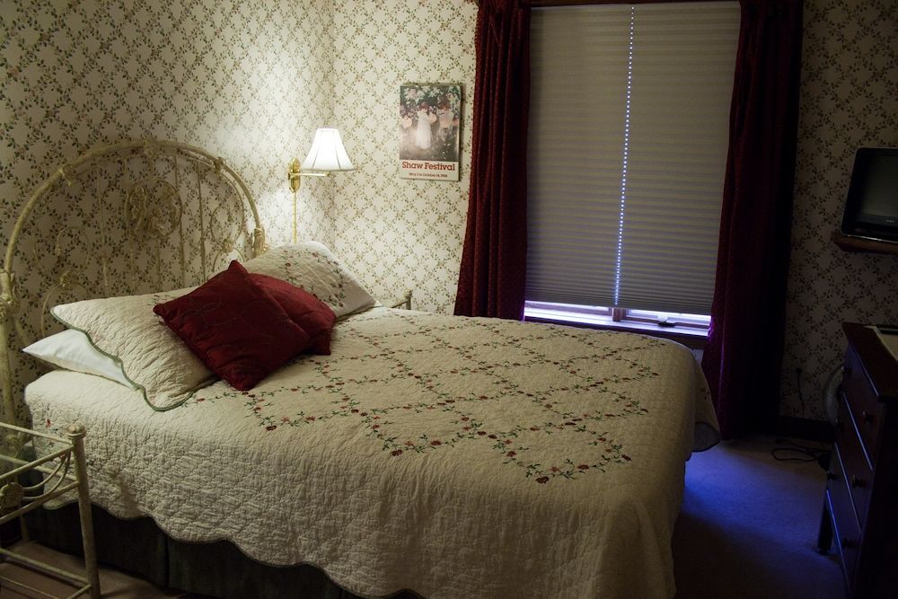 Cedar Gables Bed & Breakfast 나이아가라온더레이크 외부 사진