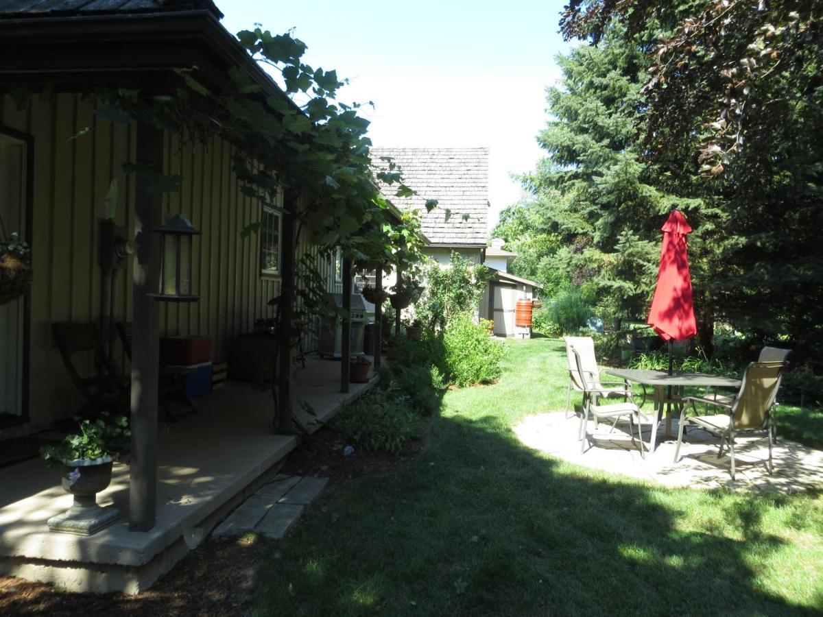 Cedar Gables Bed & Breakfast 나이아가라온더레이크 외부 사진