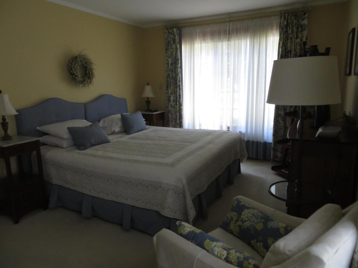 Cedar Gables Bed & Breakfast 나이아가라온더레이크 객실 사진