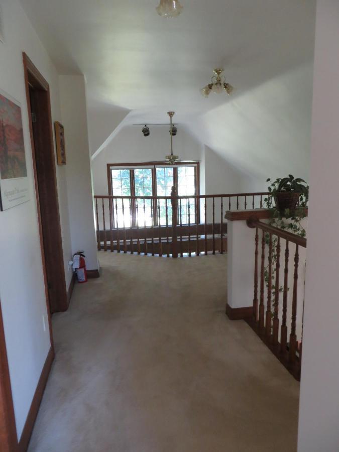 Cedar Gables Bed & Breakfast 나이아가라온더레이크 외부 사진